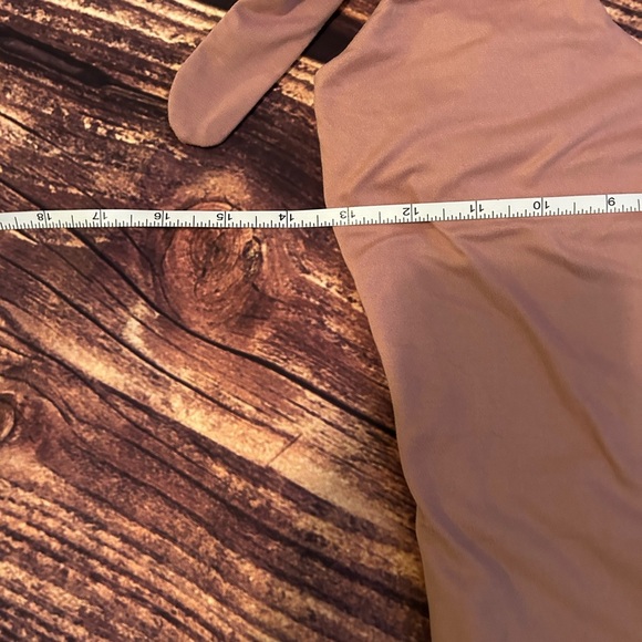 Women’s Lulus Bodysuit with snaps Size Medium - Picture 2 of 4